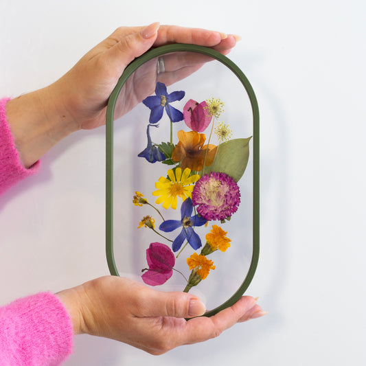 מסגרת פרחים מיובשים אובלית - ירוק זית