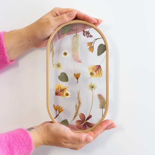 מסגרת פרחים מיובשים אובלית - חום בהיר