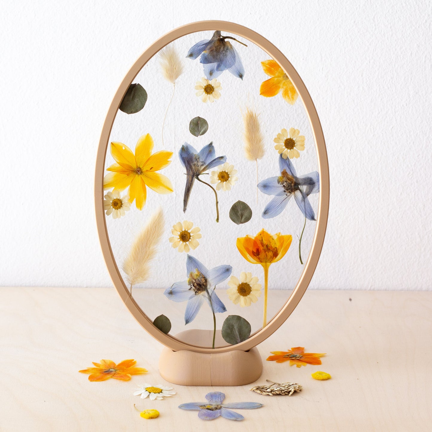 מסגרת אליפסה עם מעמד  - חום בהיר