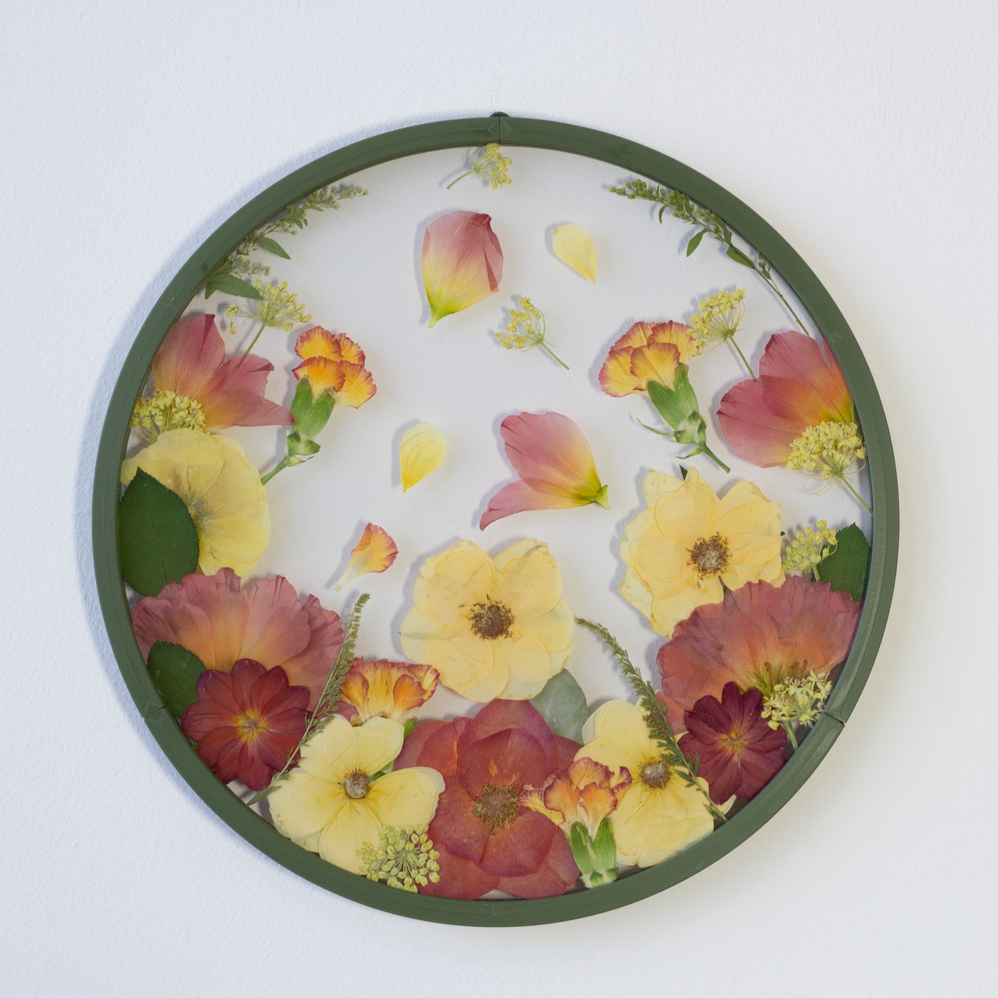 שימור זר כלה בעיצוב אישי - מסגרת עגולה (ללא זכוכיות)